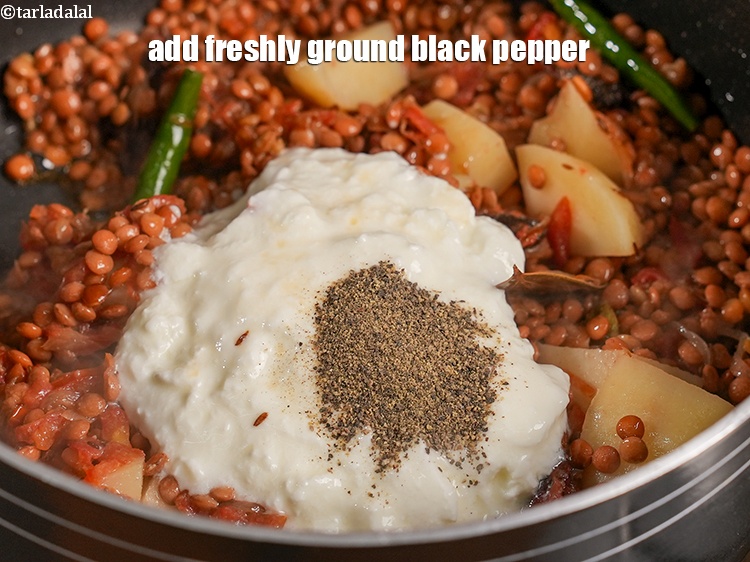 Step 23 – Add &frac12; tsp <a href="https://www.tarladalal.com/glossary-freshly-ground-black-pepper-kalimirch-powder-kali-mirch-ka-powder-567i">freshly ground black pepper (kalimirch)</a>.