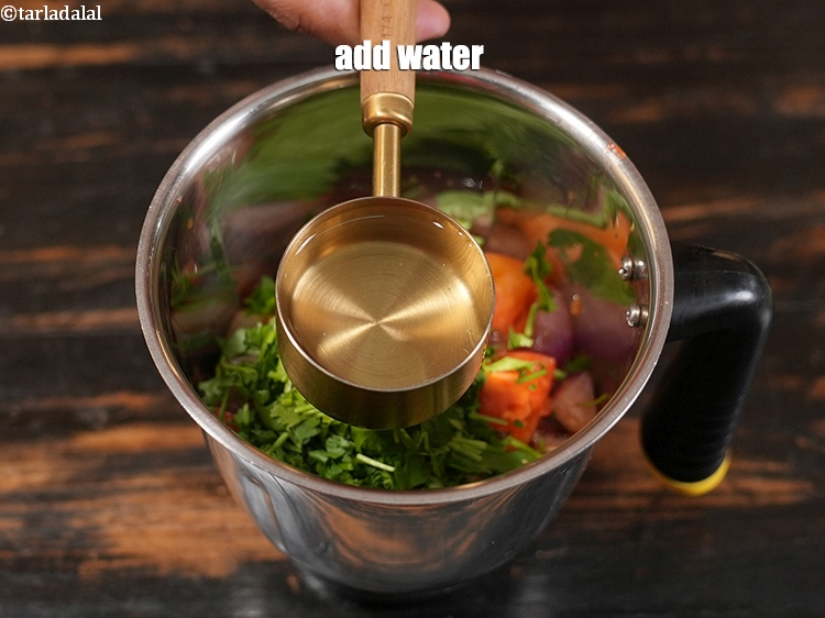 स्टेप 23 – &frac14; कप पानी डालें।