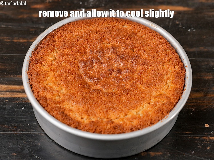 स्टेप 23 – इसे बाहर निकालें और थोड़ा ठंडा होने दें।