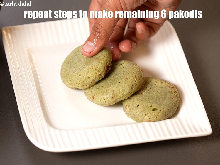 Step 23 – Repeat steps 3 and 4 to make remaining 6 pakodis. Keep aside.