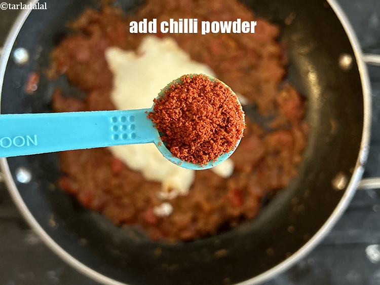 Step 31 – Add&nbsp;<meta charset="UTF-8" /><strong>1/2 tsp</strong>&nbsp;<a href="glossary-chilli-powder-red-chilli-powder-339i">chilli powder</a>.