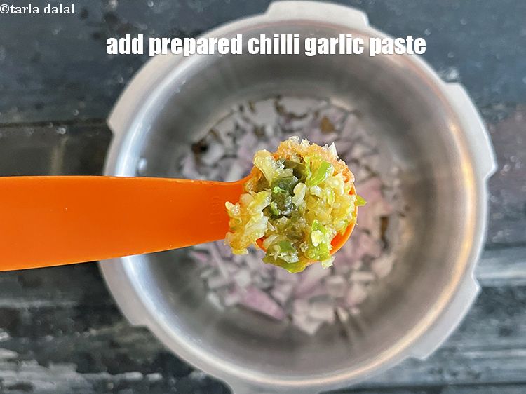 Step 23 – Add&nbsp;prepared chilli-garlic paste by grinding&nbsp;<meta charset="UTF-8" />3&nbsp;<a href="glossary-garlic-cloves-1857i">garlic (lehsun) cloves</a>&nbsp;with&nbsp;3&nbsp;whole&nbsp;<a href="glossary-fresh-red-chillies-lal-mirch-lal-mirchi-334i">red chillies</a>.