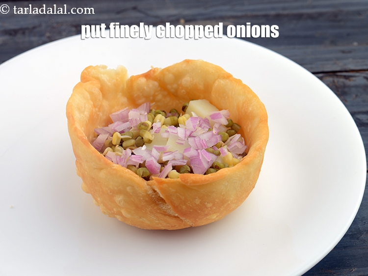 Step 25 – Put &frac12; tbsp&nbsp;finely&nbsp;<a href="https://www.tarladalal.com/glossary-chopped-onions-722i">chopped onions</a>.