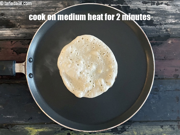 स्टेप 24 – मध्यम आंच पर 2 मिनट तक पकाएं।