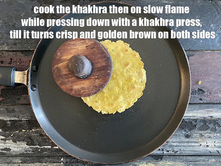 Step 23 – <meta charset="UTF-8" />Continue cooking the&nbsp;<strong>khakhra</strong>&nbsp;on a slow flame, while pressing with a&nbsp;<strong>khakhra</strong>&nbsp;press or a folded …