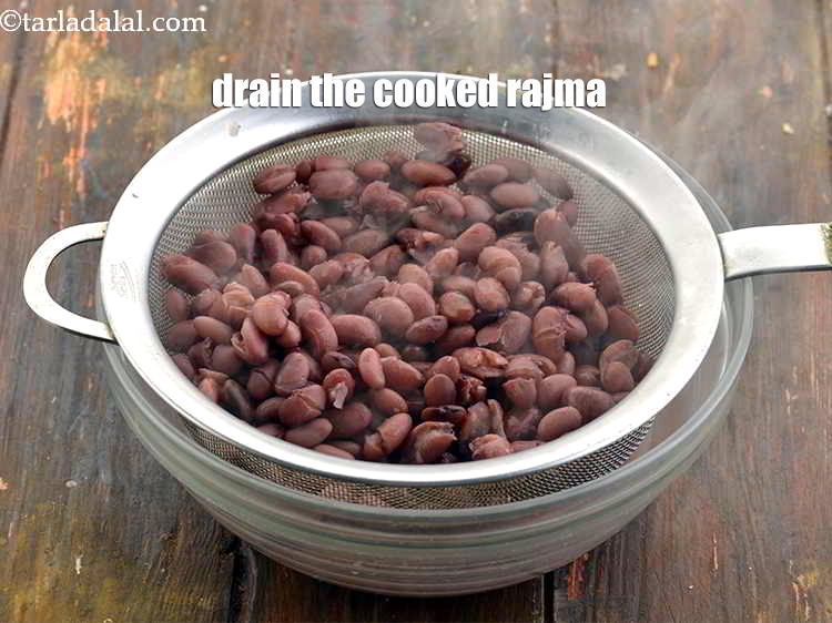 Step 9 – Drain the cooked rajma with the help of a strainer.&nbsp;