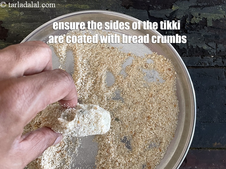 Step 38 – Ensure that the sides of the tikki are rolled in bread crumbs.