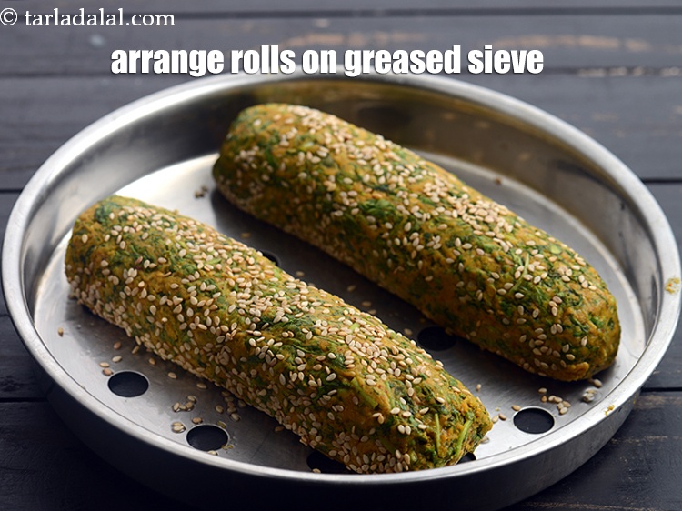 Step 23 – Arrange the rolls on a greased sieve.