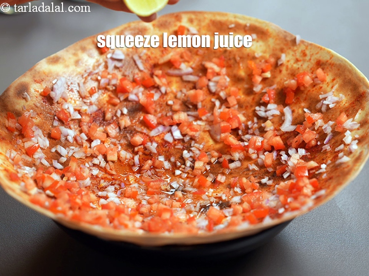 Step 24 – Squeeze 1 tsp <a href="https://www.tarladalal.com/glossary-lemon-juice-numbi-ka-ras-nimbu-ka-juice-471i">lemon juice</a>.