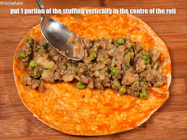 Step 26 – Put 1 portion of the stuffing vertically in the centre of the roti.