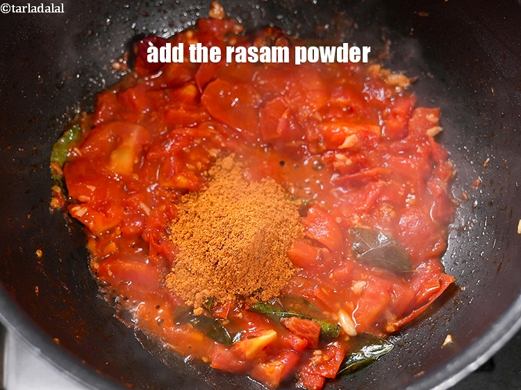 स्टेप 24 – रसम पाउडर डालें।&nbsp;&nbsp;