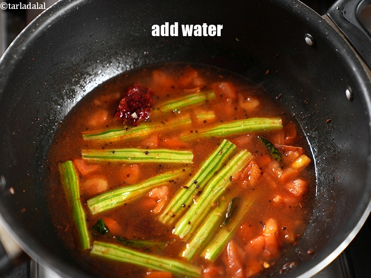 स्टेप 24 – 1 कप पानी डालें।