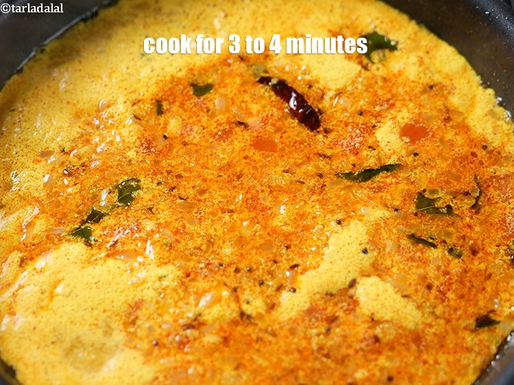 स्टेप 24 – मध्यम आंच पर 3 से 4 मिनट तक पकाएँ।<br /> …