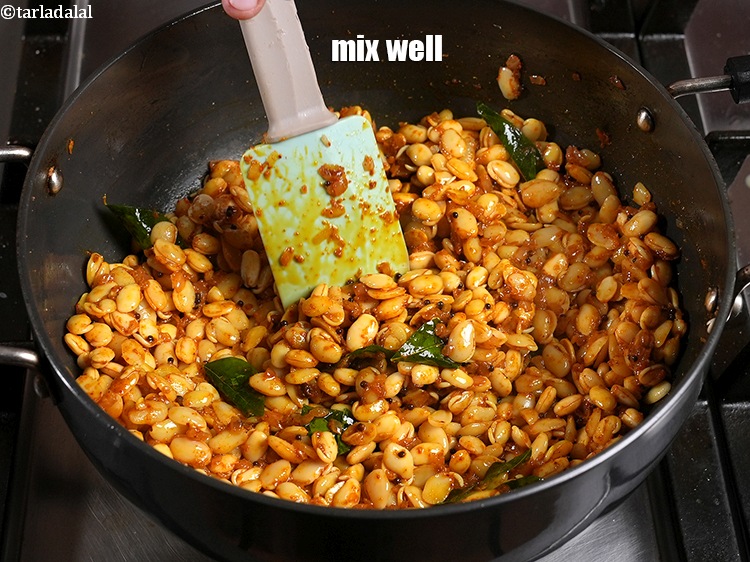 स्टेप 40 – अच्छी तरह मिलाएं और मध्यम आंच पर 2 से 3 …