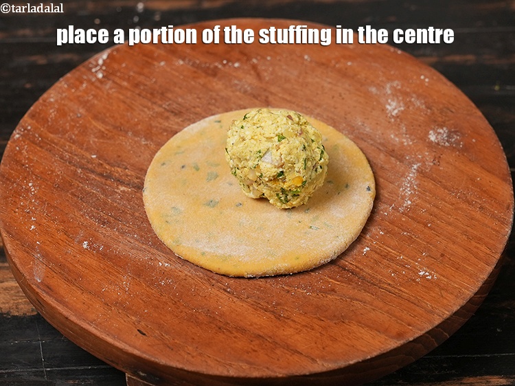 Step 24 – Place a portion of the stuffing in the centre.&nbsp;