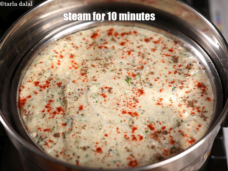 स्टेप 24 – 10 मिनट तक स्टीमर में स्टीम करें।