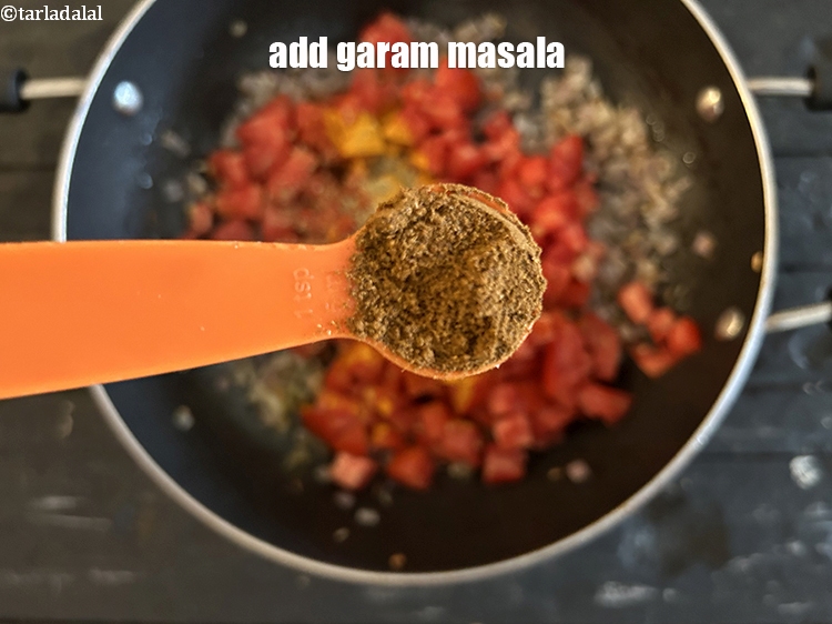 Step 30 – Add&nbsp;<meta charset="UTF-8" />1 tsp&nbsp;<a href="garam-masala-163r">garam masala</a>.