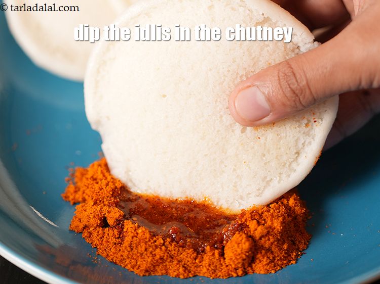 Step 28 – Dip the&nbsp;idlis in the chutney and serve.