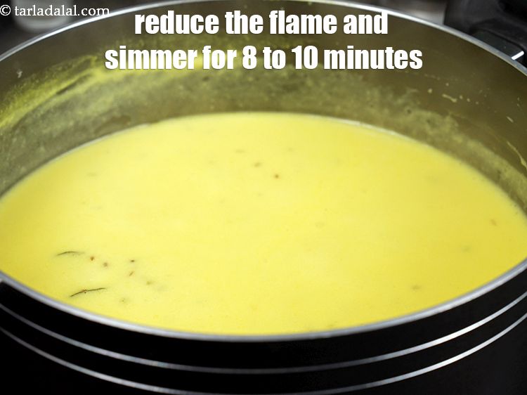 स्टेप 23 – आंच धीमी करें और बीच-बीच में हिलाते हुए 8 से …