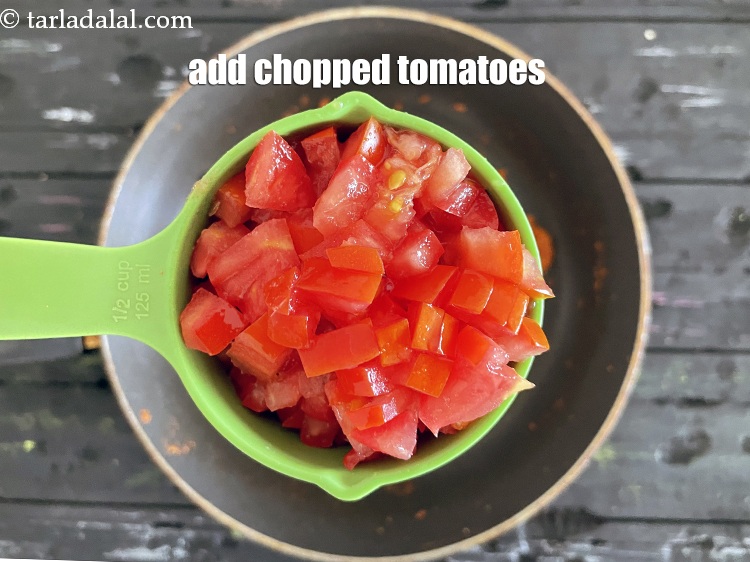 Step 32 – Add&nbsp;<meta charset="UTF-8" />1/2 cup&nbsp;<a href="glossary-chopped-tomatoes-779i">chopped tomatoes</a>.