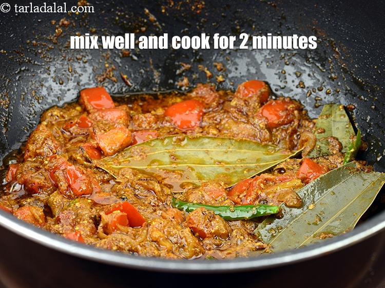 स्टेप 24 – अच्छी तरह मिलाएं और धीमी आंच पर लगातार हिलाते हुए …