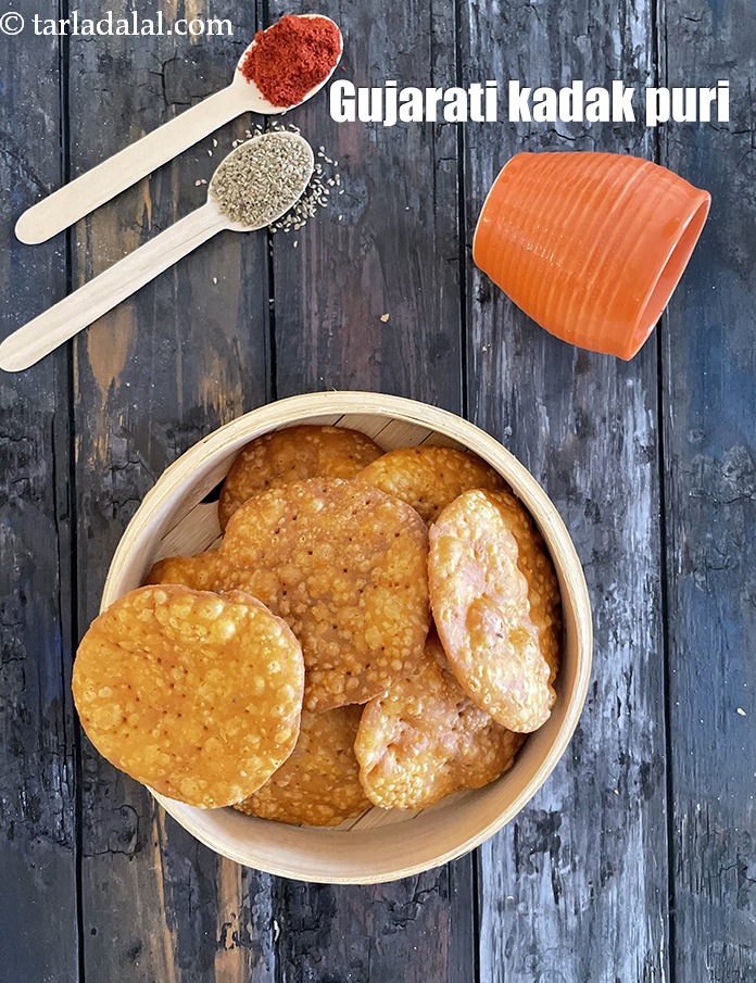 Step 24 – Serve <meta charset="UTF-8" /><strong>crispy masala puri recipe |&nbsp;Gujarati kadak puri | Indian jar snack |&nbsp;</strong>&nbsp;as …