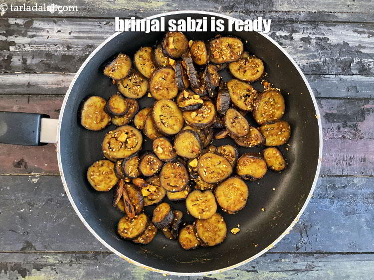 स्टेप 23 – बैंगन पककर नरम हो गए हैं।&nbsp;