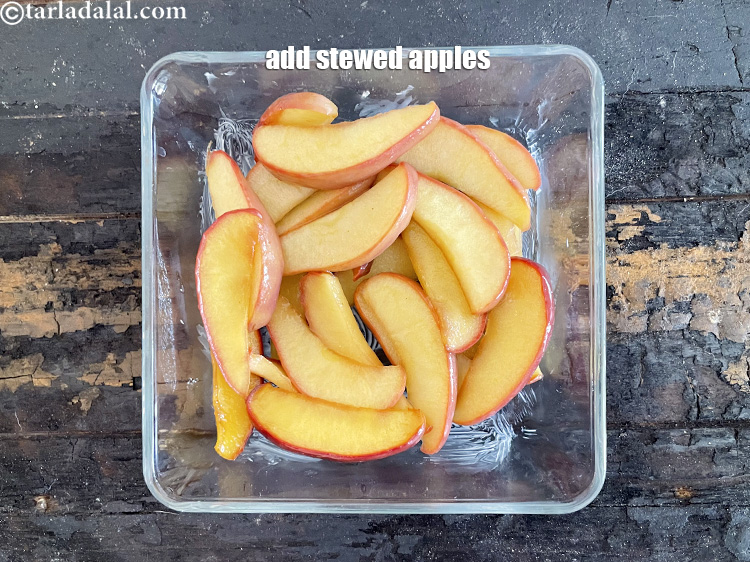 Step 34 – Spread the stewed apples at the base of a baking dish.