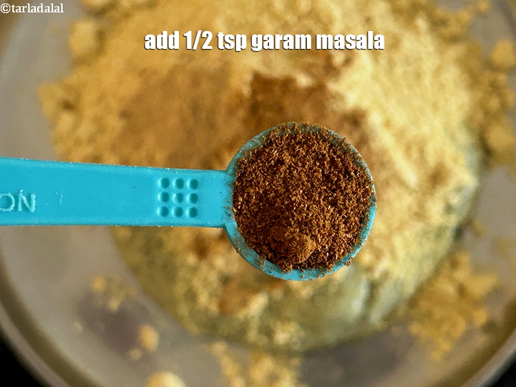 Step 31 – Add&nbsp;<meta charset="UTF-8" />1/2 tsp&nbsp;<a href="glossary-garam-masala-296i">garam masala</a>.