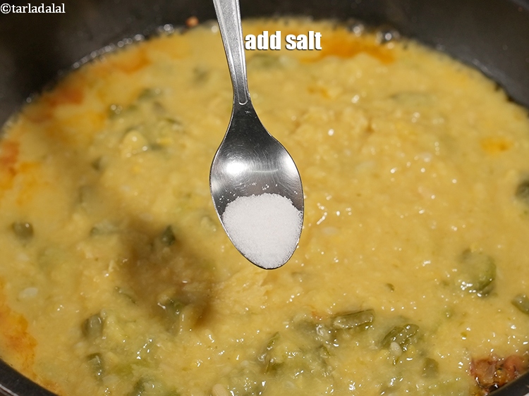 स्टेप 25 – स्वादानुसार नमक डालें।