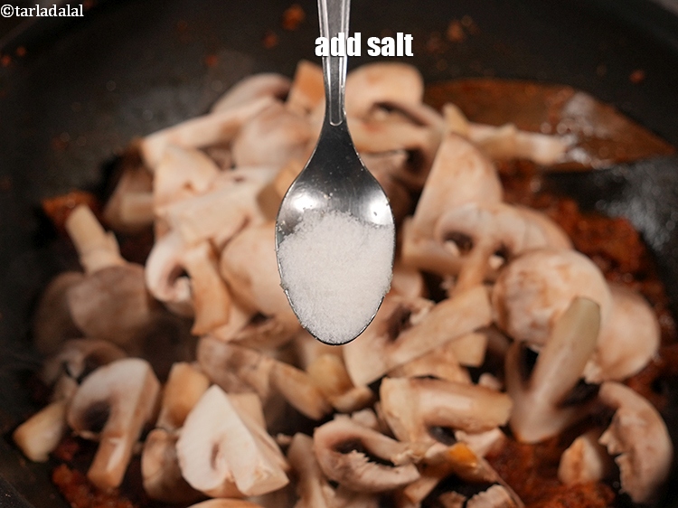 स्टेप 25 – स्वादानुसार नमक डालें।