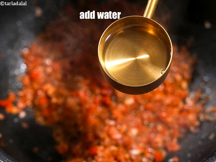 स्टेप 25 – &frac14; कप पानी डालें।