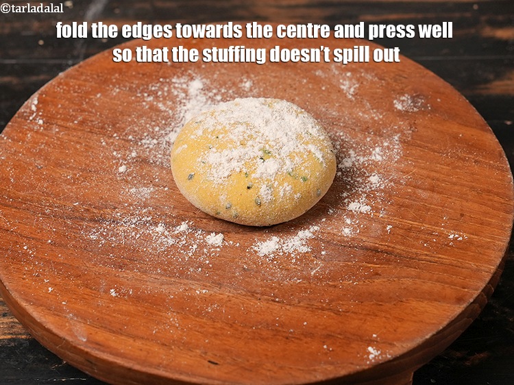 Step 25 – Fold the edges towards the centre and press well so that the stuffing doesn&rsquo;t spill …