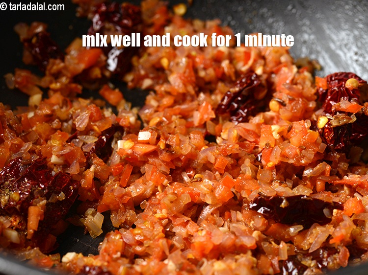 स्टेप 26 – अच्छी तरह मिलाएं और मध्यम आंच पर 1 मिनट के …