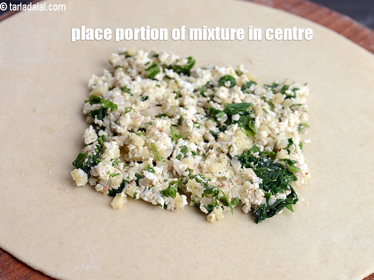 Step 27 – Place a portion of the mixture in the centre.&nbsp;