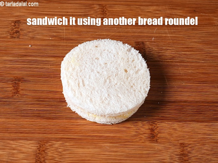 स्टेप 26 – इसे दूसरे ब्रेड राउंडल का उपयोग करके सैंडविच करें और …