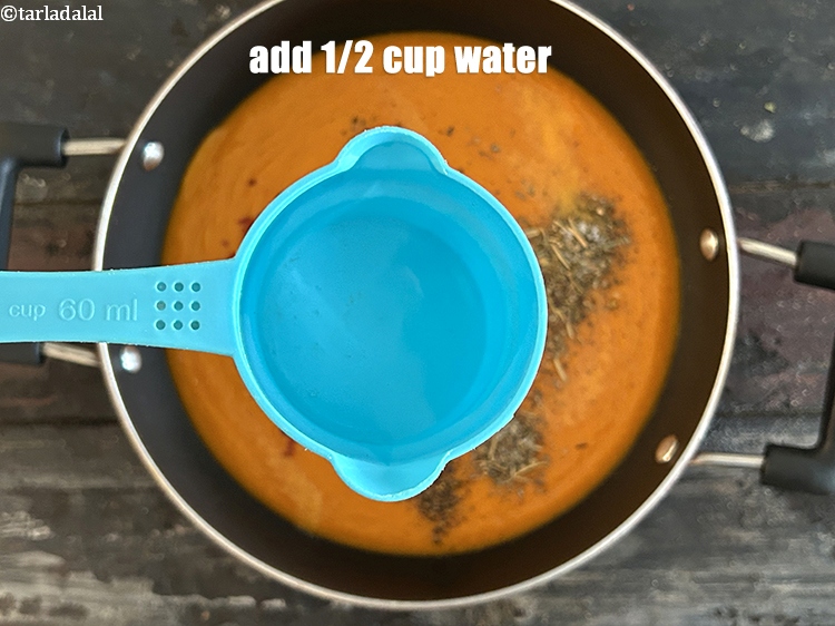 स्टेप 26 – 1/2 कप पानी डालें।