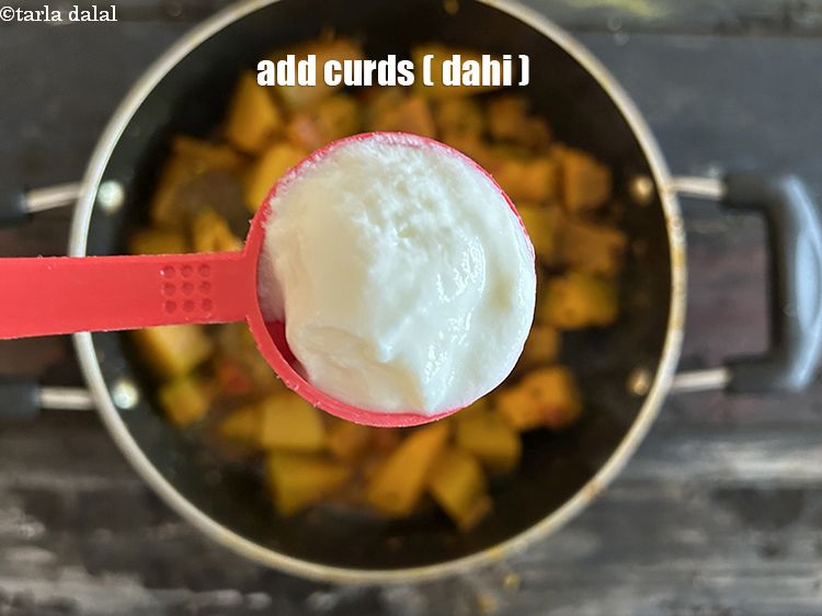 Step 25 – <meta charset="UTF-8" /> Add 2&nbsp;tbsp&nbsp;fresh&nbsp;<a href="glossary-curd-dahi-yogurt-yoghurt-383i">curds (dahi)</a>.