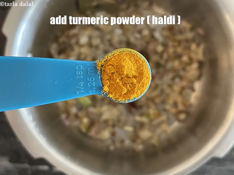 Step 25 – Add&nbsp;<meta charset="UTF-8" />1/4 tsp&nbsp;<a href="glossary-turmeric-powder-haldi-645i">turmeric powder (haldi)</a>.