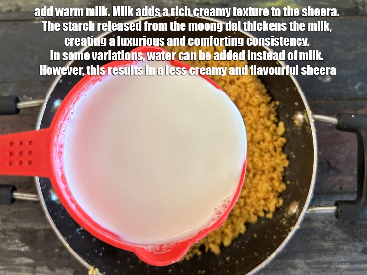 स्टेप 25 – १ कप&nbsp;गुनगना&nbsp;<a href=""https://www.tarladalal.com/glossary-milk-doodh-full-cream-milk-hindi-514i"">दूध</a>&nbsp;डालें। दूध शीरा में एक समृद्ध और मलाईदार …