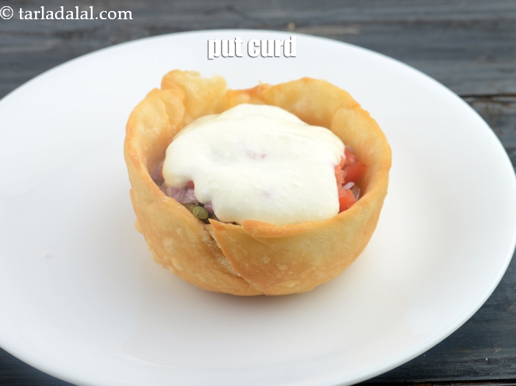 Step 27 – Put 2 tbsp <a href="https://www.tarladalal.com/glossary-curd-dahi-yogurt-yoghurt-383i">curd (dahi)</a>.