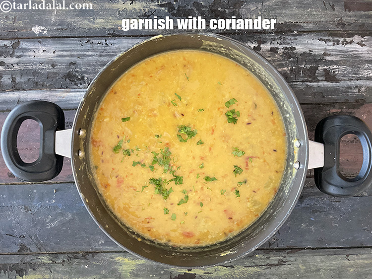 Step 37 – Garnish <strong>dal Mughlai&nbsp;</strong>with coriander.