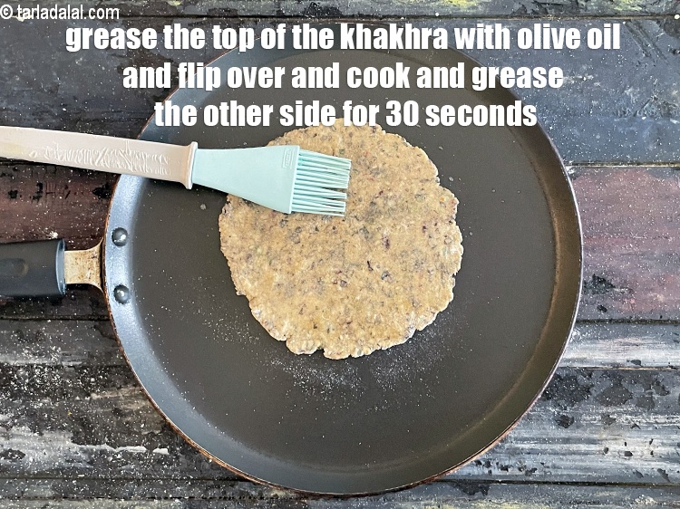 Step 26 – <meta charset="UTF-8" />Grease the khakhra with olive oil, &nbsp;flip over and cook the other side …