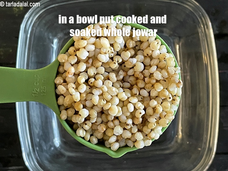 Step 25 – To make <strong>jowar kale palak salad recipe | spinach, capsicum, alfalfa sprouts salad |&nbsp;</strong>in a …