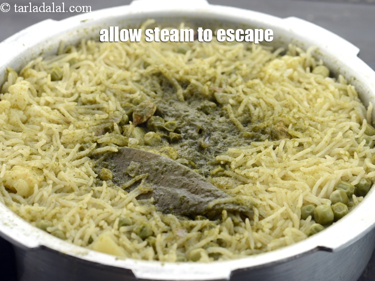 Step 30 – Allow the steam to escape using automatically, before opening the lid.