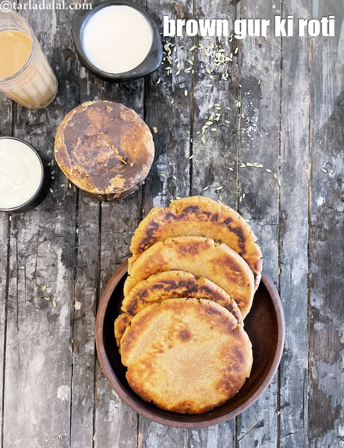 Step 64 – Serve<strong>&nbsp;brown gur ki roti</strong> immediately