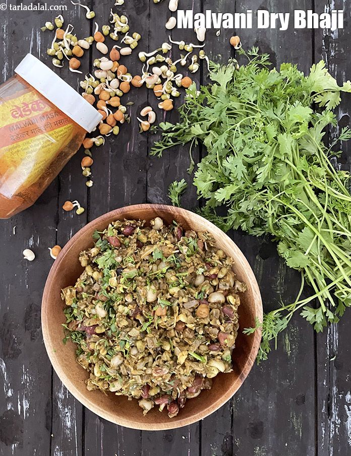 Step 27 – Serve <strong>mixed sprouts usal recipe&nbsp;|&nbsp;malvani dry bhaji&nbsp;|&nbsp;sprouts usal&nbsp;|&nbsp;mix kad dhanyachi bhaji&nbsp;|&nbsp;malvani usal&nbsp;|&nbsp;&nbsp;</strong>hot.