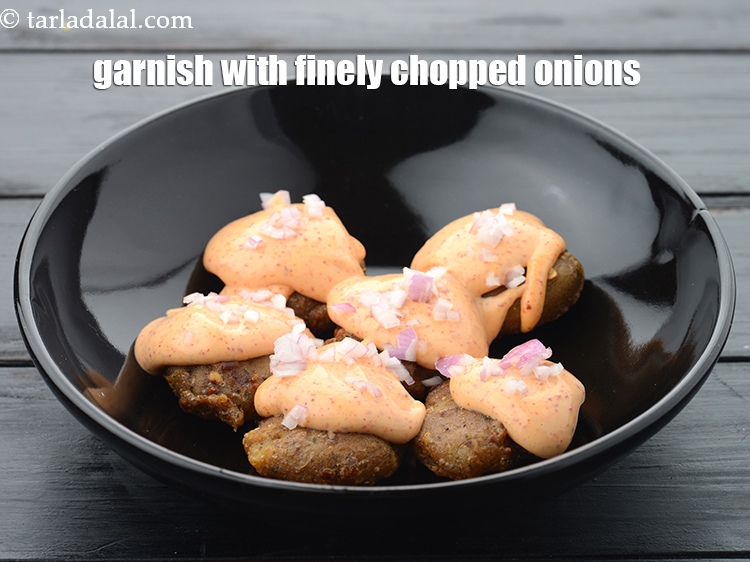 Step 25 – Finally garnish it with 1 tsp finely&nbsp;<a href="https://www.tarladalal.com/glossary-chopped-onions-722i">chopped onions</a>.&nbsp;
