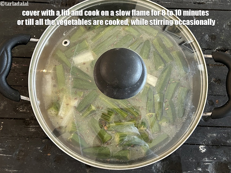 स्टेप 26 – ढक्कन लगाकर धीमी आंच पर 8 से 10 मिनट तक …