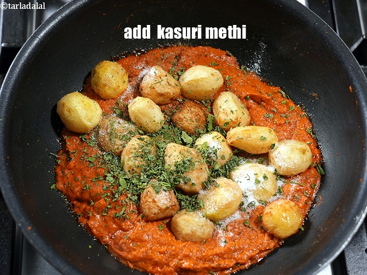 Step 26 – Add 1/2 tbsp&nbsp;kasuri methi